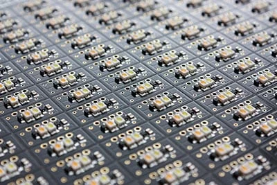 Repeated LED PCB array showing why panel handling and separation method affect yield